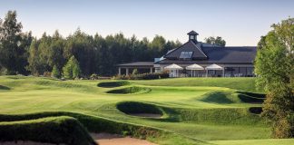 Golfurlaub in Polen: Modry Las Golf Resort & PGA National Poland Modry Las Golf Resort Clubhaus und Golfplatz