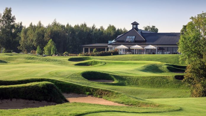 Modry Las Golf Resort Clubhaus und Golfplatz
