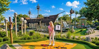 Pirate’s Island Adventure Minigolf in Prenden – ein Kurzurlaub zwischen Piratenwelt, Golfplatz und Brandenburgs Natur Pirate's Island Berlin
