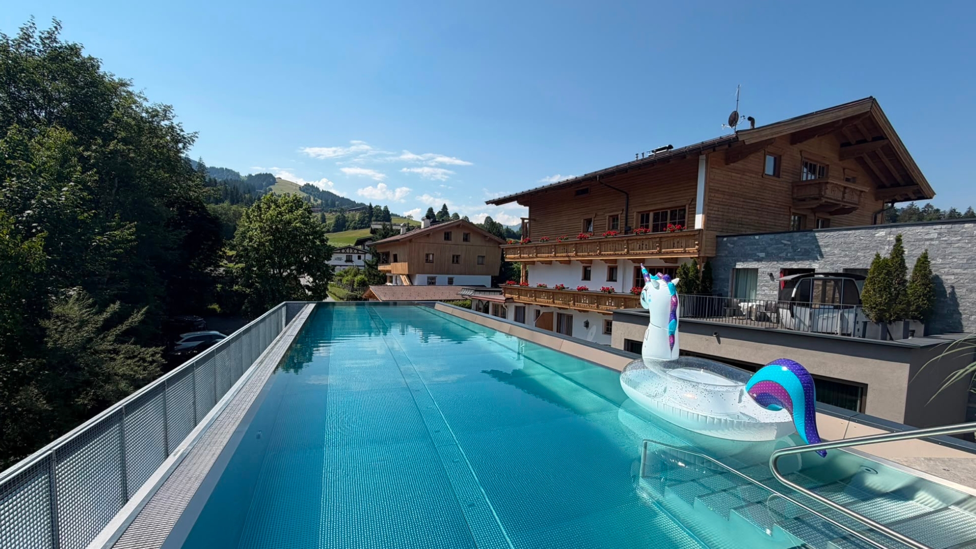 Minglers Sportalm Außenpool