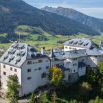 Schloss Mittersill: Golfurlaub zwischen Geschichte und Hohen Tauern Schloss Mittersill Luftaufnahme