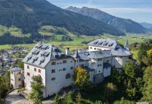 Schloss Mittersill: Golfurlaub zwischen Geschichte und Hohen Tauern Schloss Mittersill Luftaufnahme