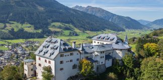 Schloss Mittersill: Golfurlaub zwischen Geschichte und Hohen Tauern Schloss Mittersill Luftaufnahme